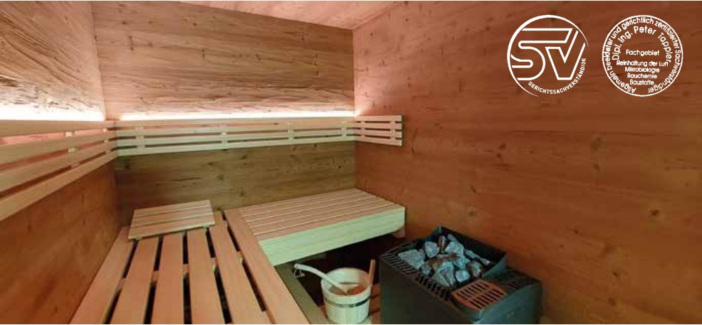 Sauna mit warmer Holzverkleidung